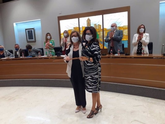 Lola Navarro se convierte en la primera alcaldesa socialista de Carlet en 30 años