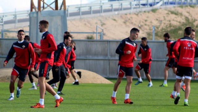 El Elche completa el primer tercio de la Liga instalado a mitad de la tabla
