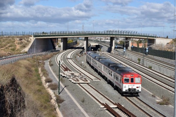 La única alegría para 2022: podría entrar en funcionamiento la vía que acerque el AVE Alicante-València