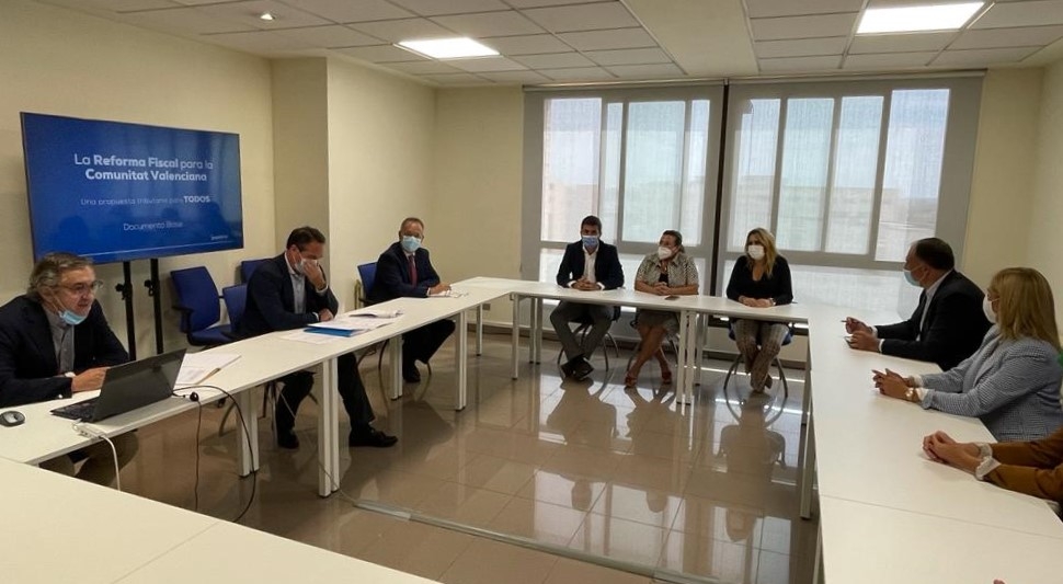 Mazón traslada a Cámara Castellón y Ascer su propuesta de reforma fiscal