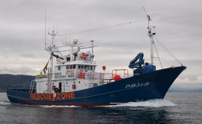 El Aita Mari suelta amarras del puerto de Burriana rumbo a una misión en el Mediterráneo