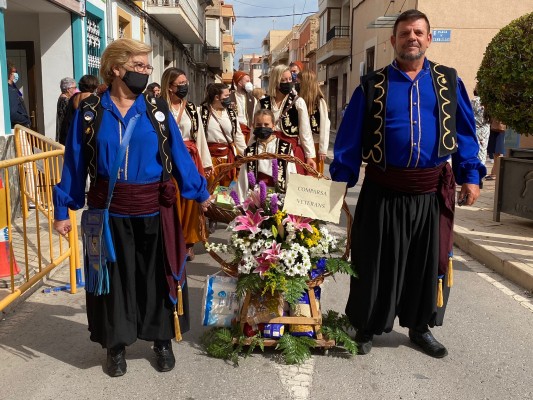 Los festeros y vecinos de El Campello aportan cerca de dos toneladas de alimentos a Cáritas
