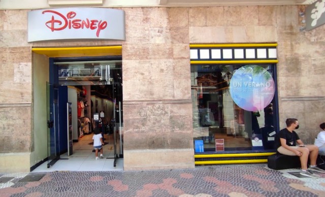 La tienda Disney de València cierra sus puertas