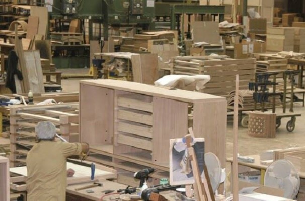 La falta de suministros también llega a los fabricantes de muebles
