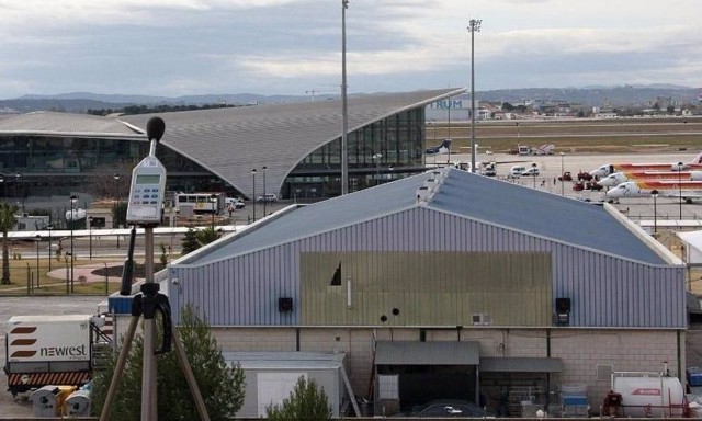 Aena lleva invertidos 14 millones en la insonorización de inmuebles en Manises