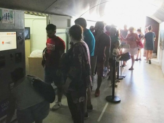 El bipartito de Alicante pide ahora informes sanitarios para reabrir el ascensor del Castillo