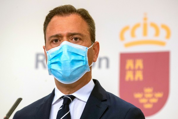 El Gobierno y el PP aprovechan el olvido del Mar Menor para disparar su artillería contra Sánchez
