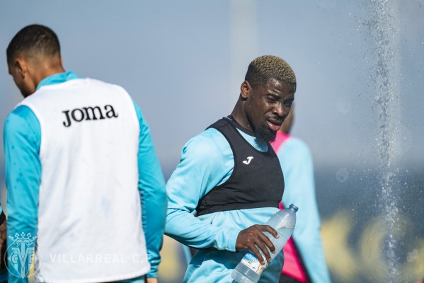 Aurier ya trabaja a las órdenes de Emery
