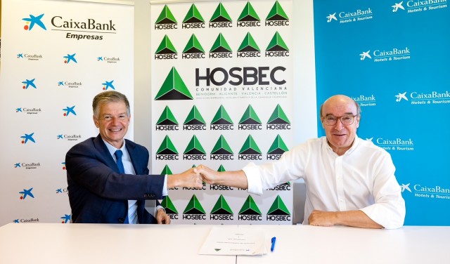 CaixaBank y Hosbec renuevan su acuerdo para seguir impulsando el sector turístico