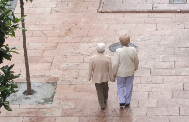 Pensiones, paro, funcionarios e intereses de la deuda 'se comen' más de 5 de cada 10 euros de gasto de los PGE