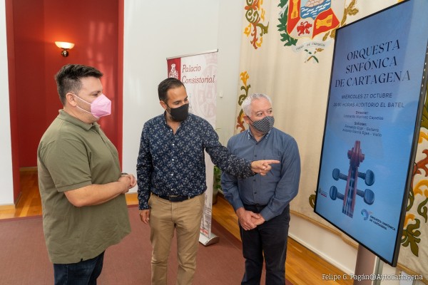 Fernando Espí y Antonio García Egea acompañan a la Orquesta Sinfónica de Cartagena en su regreso a los escenarios 