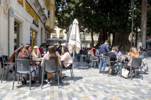 La hostelería regional pide mantener la ampliación de terrazas hasta que el aforo sea del 100% 