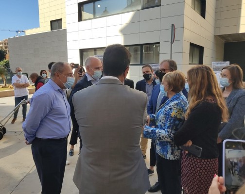 Barceló anuncia sin fechas ni personal la cámara hiperbárica y el edificio oncológico del Hospital Provincial