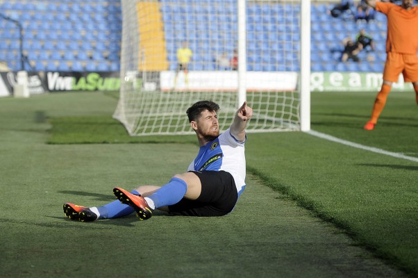 Javi Flores será baja tres semanas por una rotura fibrilar
