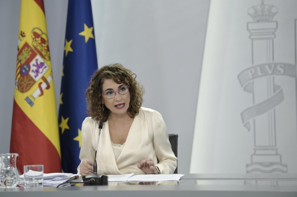 Montero cree que la mayoría de españoles quiere sacar instituciones de Madrid