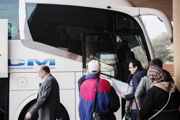 El grupo de Halcón Viajes arrebata la ruta de bus Alicante-Murcia a la alicantina Costa Azul