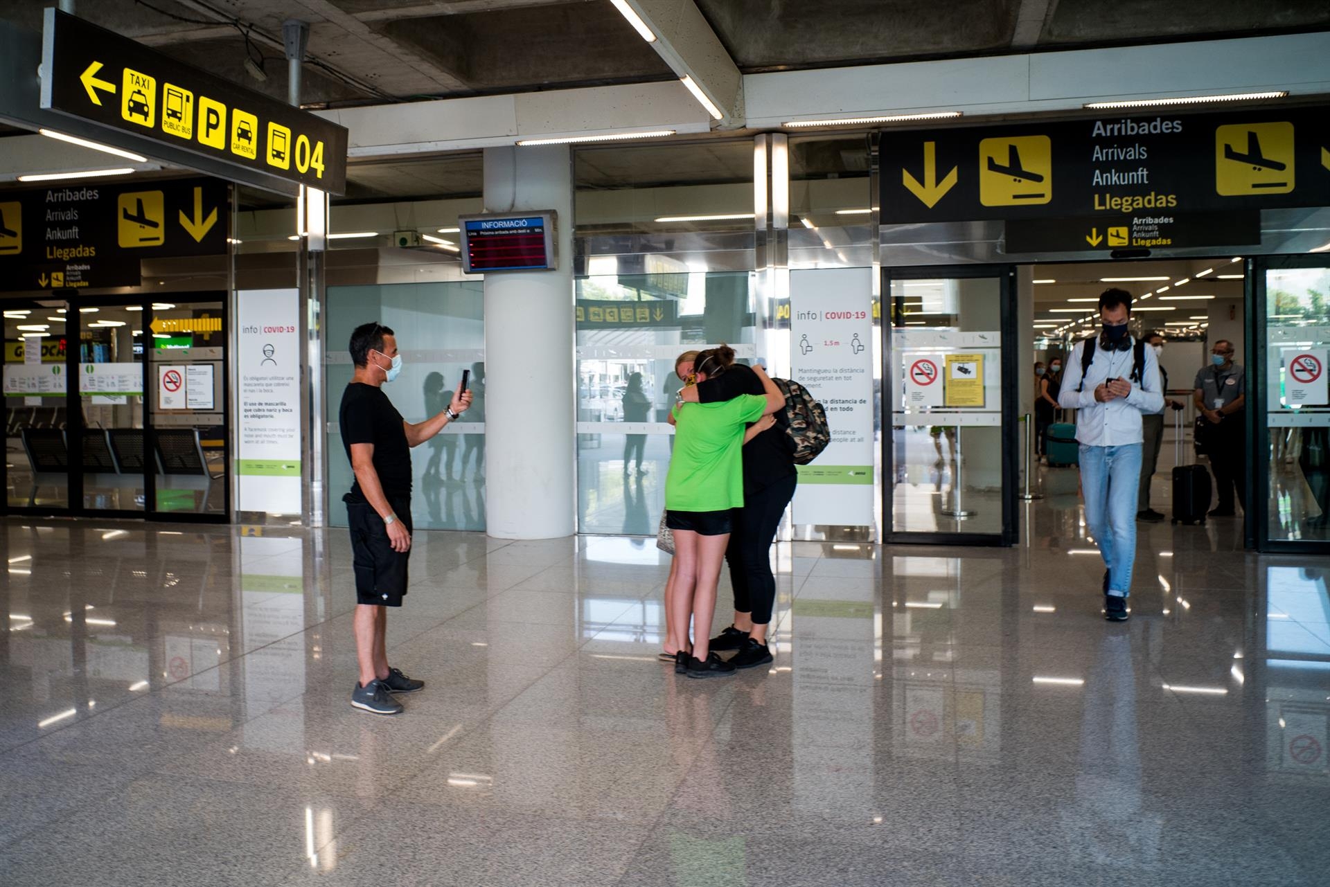 El Gobierno suprime la limitación de acceso a las terminales de los aeropuertos

