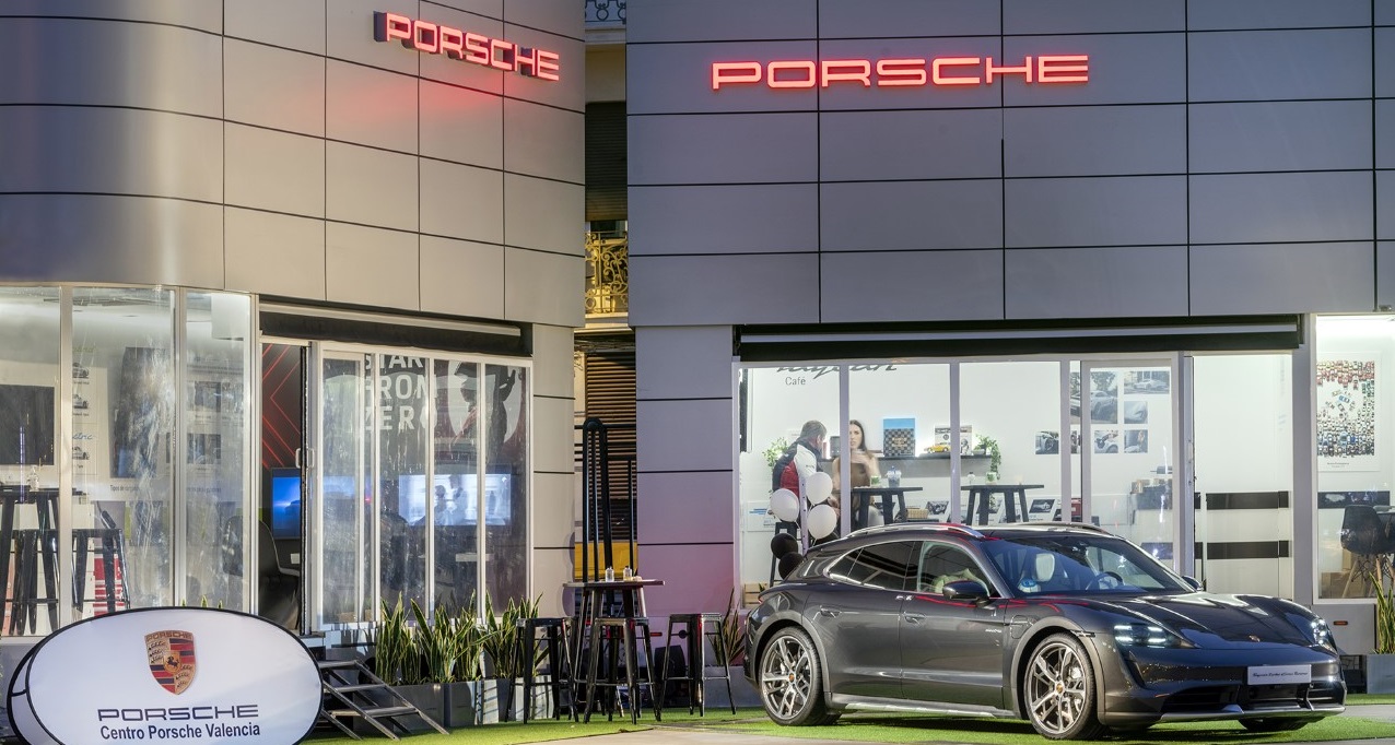 Porsche Valencia exhibe su gama en la Estación del Norte