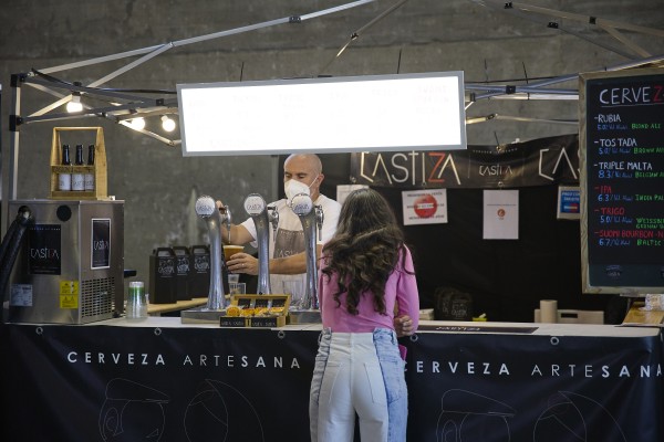 Los hosteleros, insatisfechos con la reapertura de las barras: 
