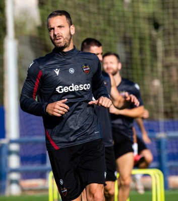 Soldado, la buena noticia en el primer día del cuerpo técnico de Pereira
