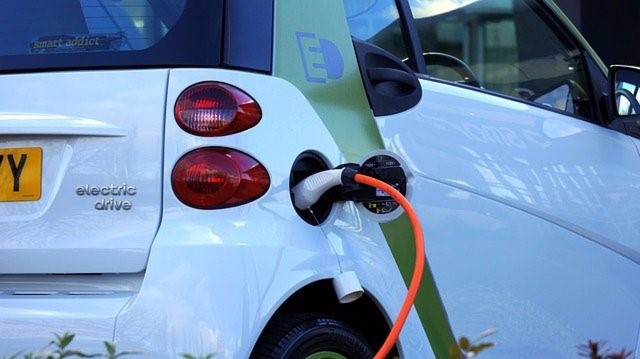Endesa y Urbaser ponen en marcha la primera planta de reciclaje de baterías de vehículos eléctricos