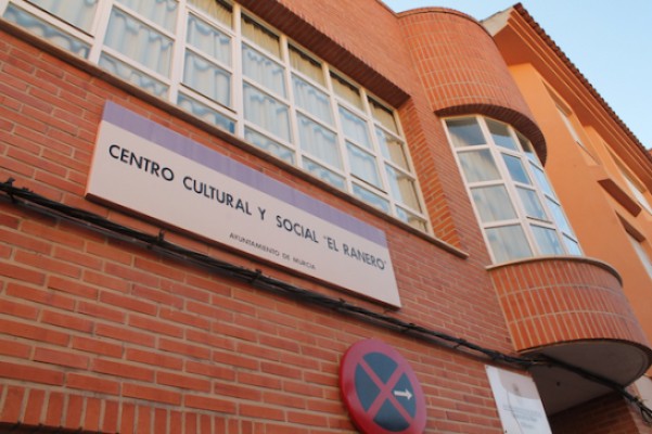 La oferta de los centros culturales de Murcia incluye más de 400 cursos y talleres con un total de 5.600 plazas

