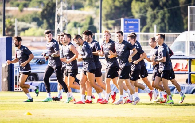 El Levante vuelve a entrenar el lunes a las órdenes de asistentes de Pereira
