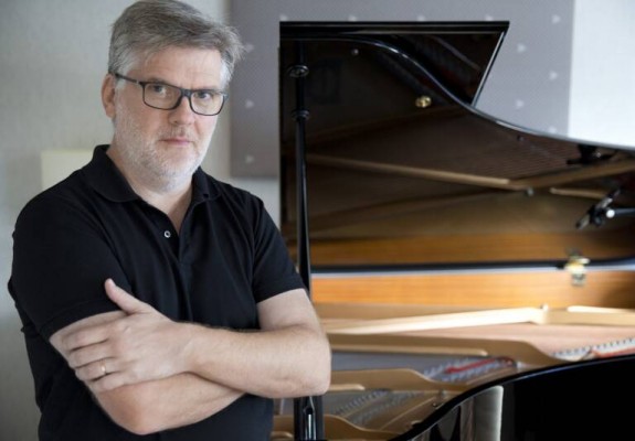 El compositor Jean-Michel Bernard imparte una clase magistral sobre su trabajo en el cine