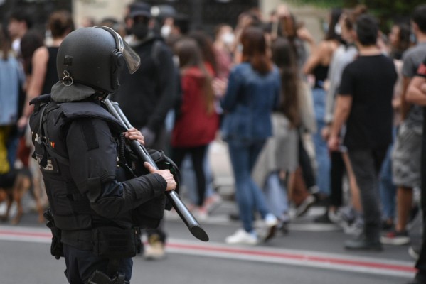 Un total de 45 identificaciones y 4 sanciones por desobediencia en el 9 d'Octubre en València
