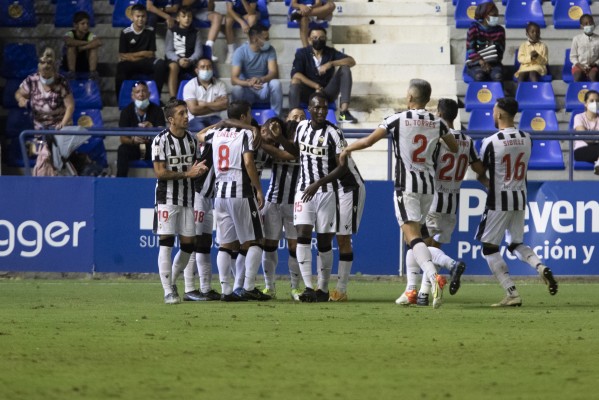 El Castellón sabe sufrir para conseguir su primera victoria lejos de Castalia