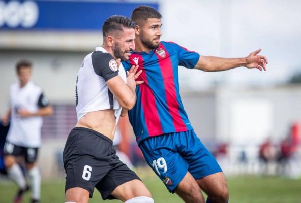 El Atlético Levante UD consigue un punto que sabe a poco ante el CD Eldense
