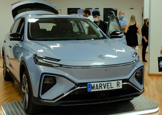 MG Vedat Import inaugura sus instalaciones en Valencia con un invitado muy especial, el MG Marvel R