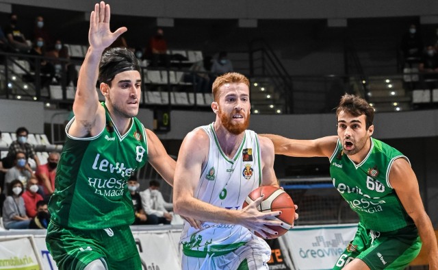 El TAU Castelló inicia la temporada con una exhibición de poderío ante el Huesca (85-62)