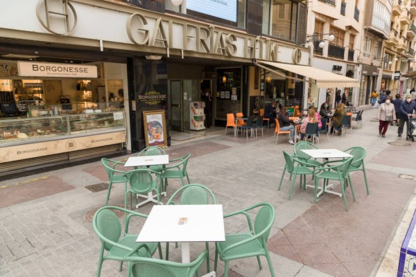  Elche permitirá hasta mitad de 2022 las terrazas de la hostelería ampliadas, después lo evaluará 