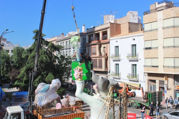 El ambiente festivo de las fallas vuelve a iluminar Burriana más de dos años después