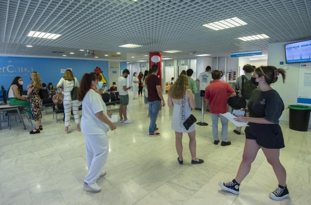  España notifica 2.309 nuevos casos de covid, 77 muertes y la incidencia se sitúa en 48,18