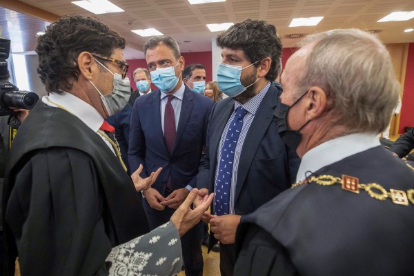 La Justicia tira de las orejas a los políticos: 
