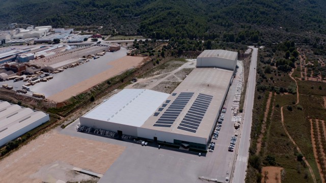 Elektrosol instala en Porcelánicos HDC una macro cubierta fotovoltaica que aumenta en un 14% el autoconsumo
