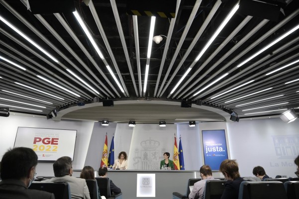  La partida destinada al desempleo cae un 10,2% y el pago de intereses de la deuda se reduce casi un 5%