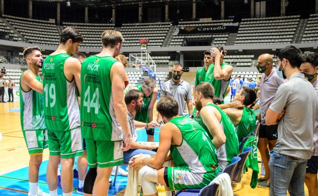 El TAU inicia un nuevo curso en LEB Oro con el objetivo de mantener el pulso con los grandes