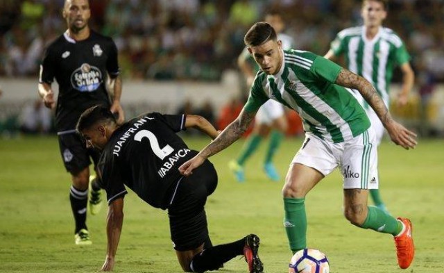 El Deportivo busca escapar de la zona de descenso ante el Betis