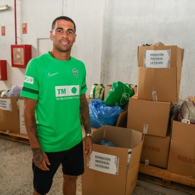 La afición del Elche dona 20 cajas de material y alimentos para La Palma
