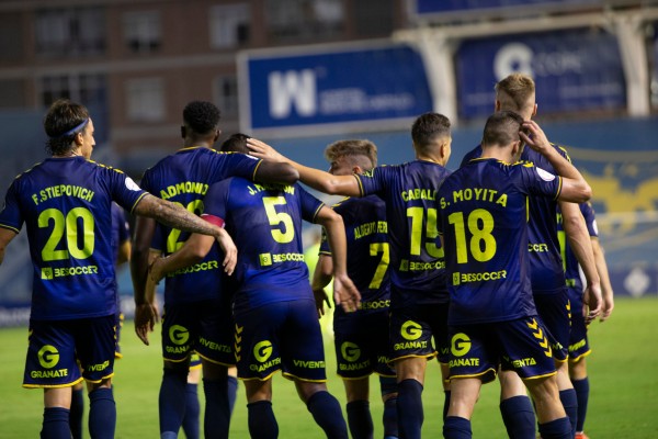 El UCAM CF recoge material deportivo que enviará al CD Atlético Paso de La Palma