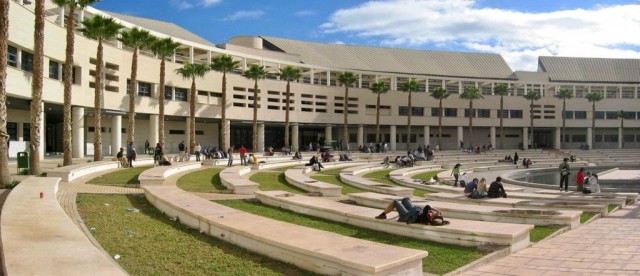 El Campello exige a la Generalitat que abone las becas 2020-2021 al alumnado universitario