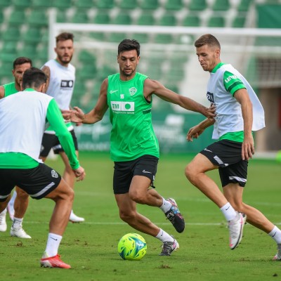 El Elche se ejercita con Josema como único central

