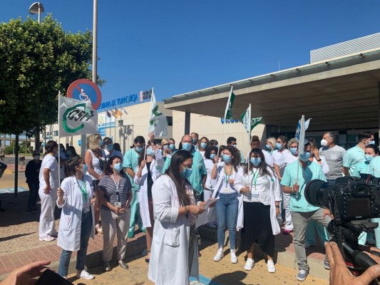 Sindicatos del Hospital de Torrevieja denuncian el recorte de Ribera de más de 30 camas y 200 sanitarios 