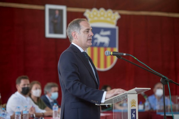 El alcalde de Sant Joan urge al PSOE a retirar los carteles del 9 d'Octubre por usar términos no oficiales