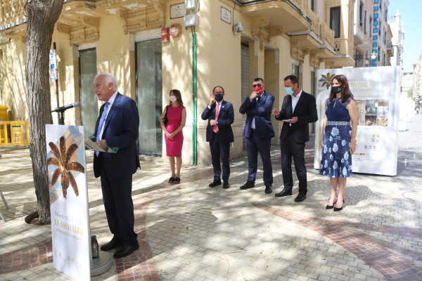 Les Corts celebran el 9 de Octubre divulgando el 'Misteri d’Elx' con una exposición en la plaza de San Lorenzo
