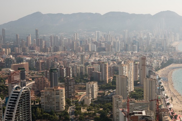 La apertura de hoteles se mantiene en Benidorm: la esperanza está en el Pilar y el turismo internacional