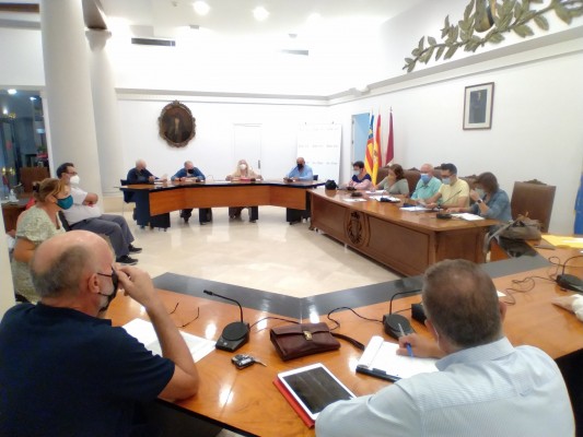 Vecinos de Dénia denuncian inseguridad y ruido en el Consell Veïnal y exigen más policía en la calle

